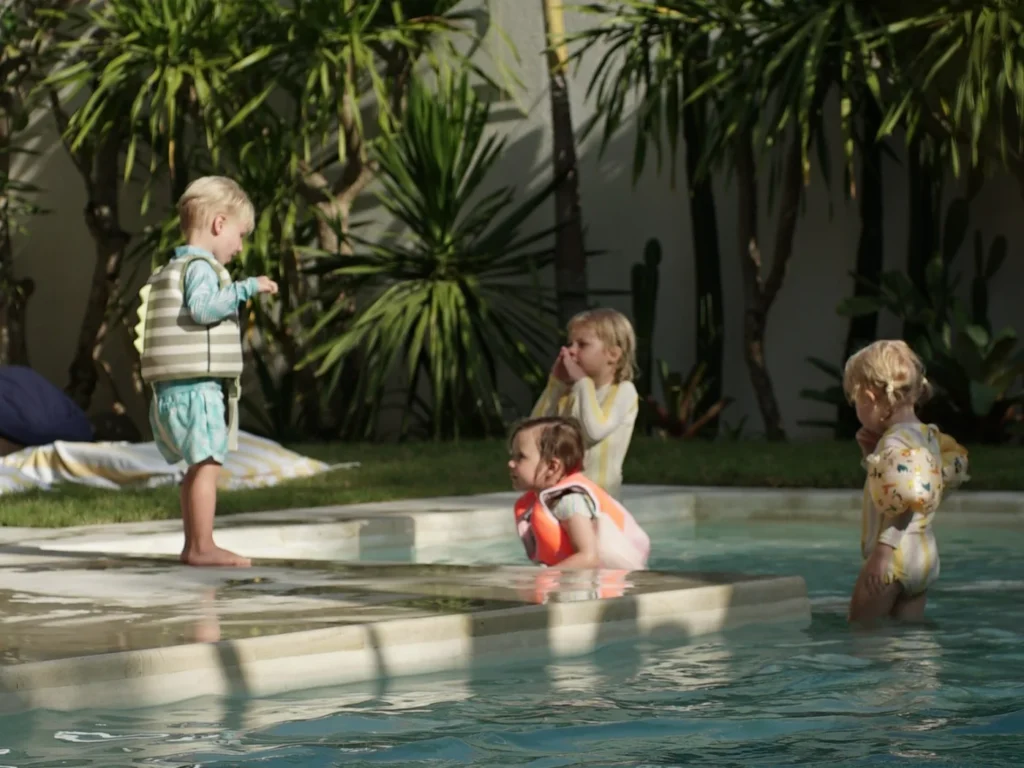 Neighborhood Luxury Family Friendly Villa