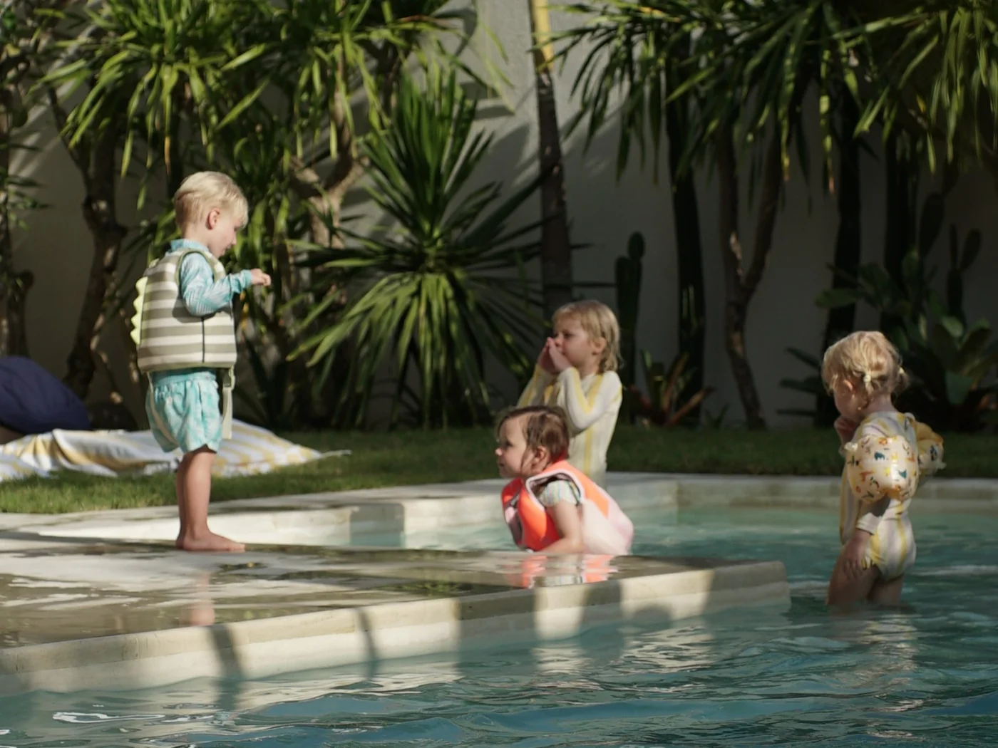 Neighborhood Luxury Family Friendly Villa